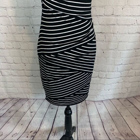 Bailey 44 Black and White Short Sleeve Tiered Sheath Dress Size Small - Picture 6 of 9